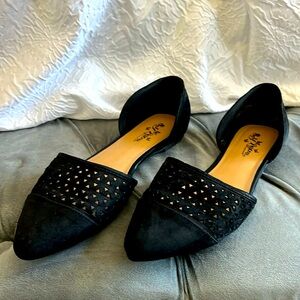 Woman black flats